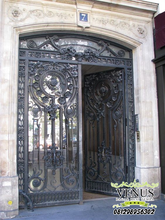 Pintu Besi Klasik