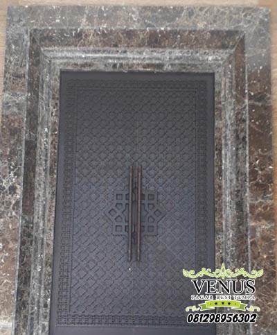 Pintu Utama Rumah Mewah