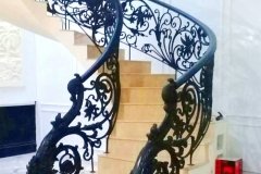 Tangga-Besi-Mewah-Modern-Elegant