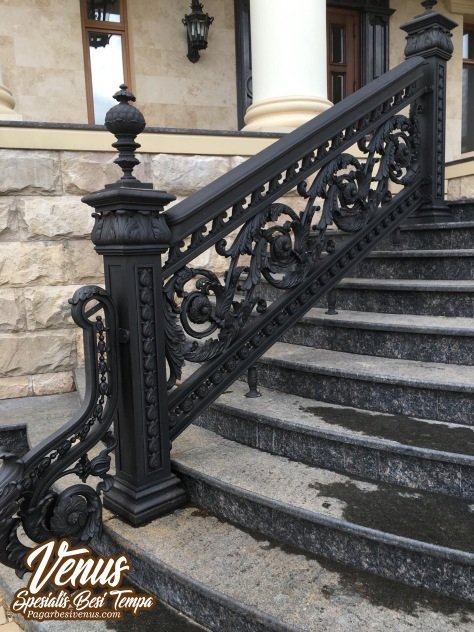 Railing Tangga Besi Tempa