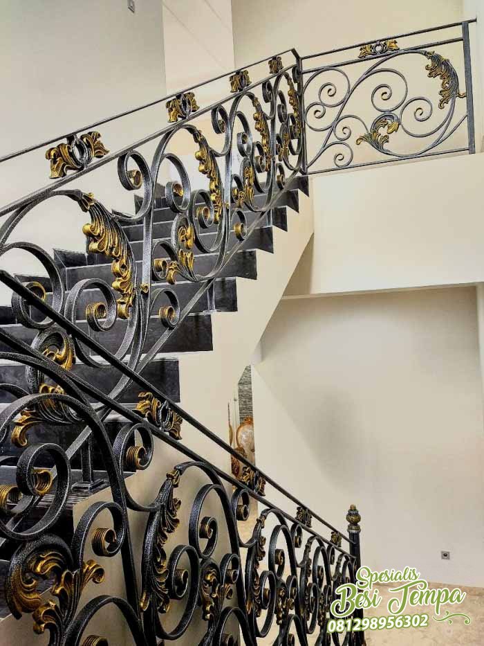 Railing Tangga Mewah Klasik