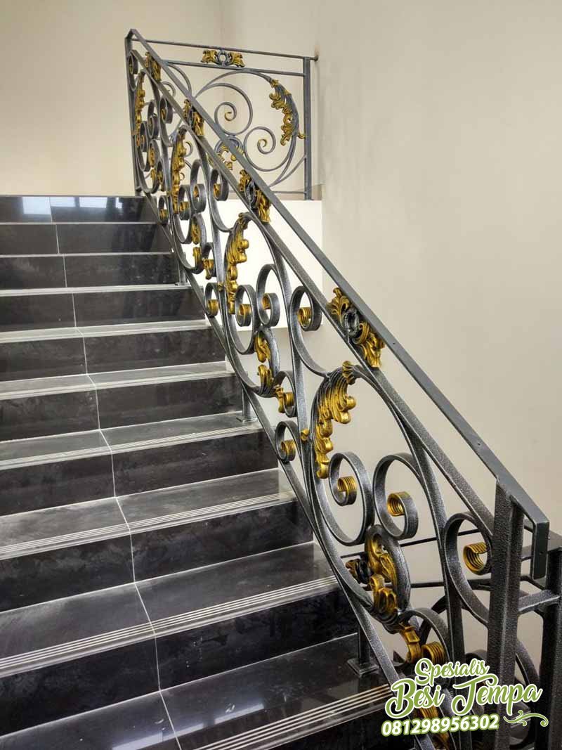 Railing Tangga Mewah Klasik